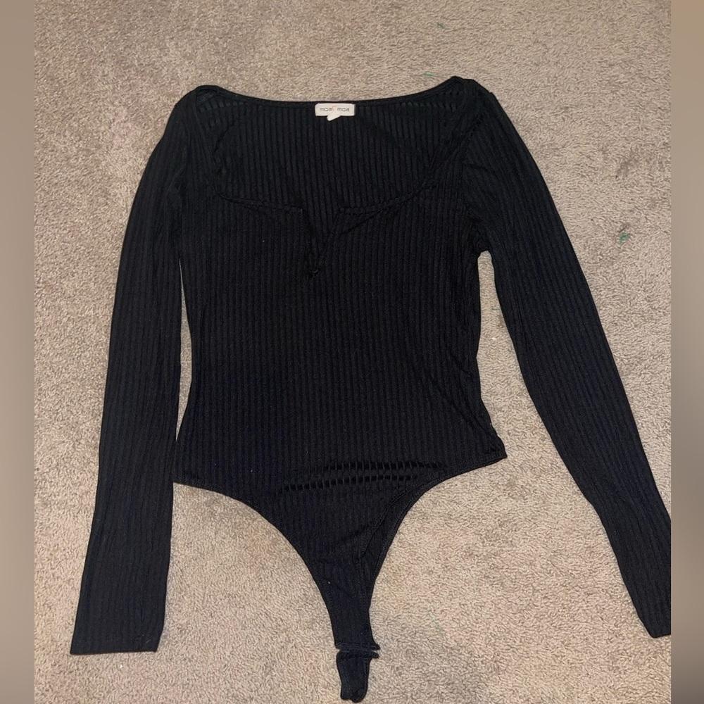 Black v bodysuit